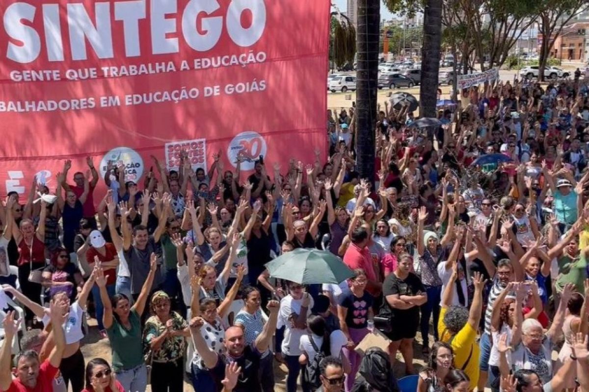 Administrativos da educação de Goiânia decidem retomar greve nesta terça-feira, 27